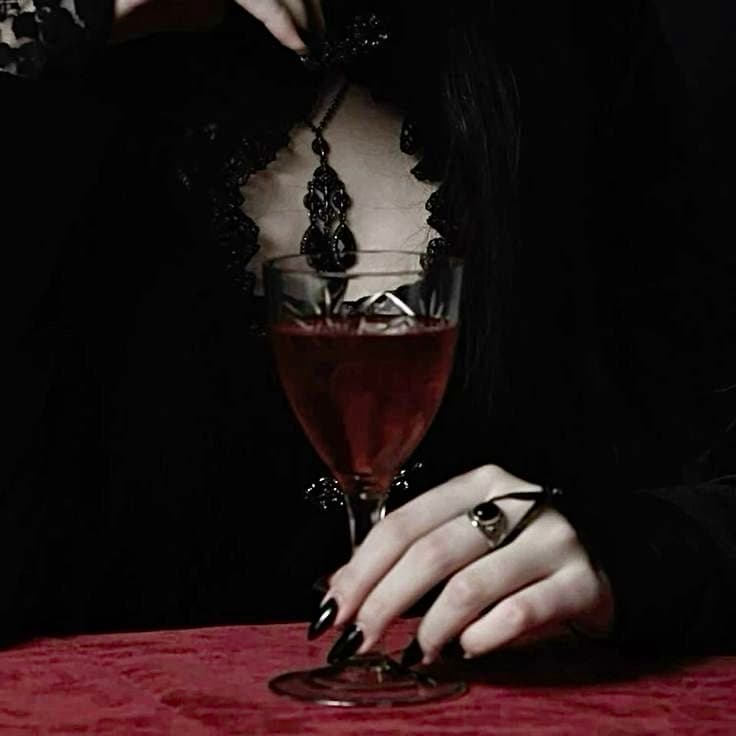 ꧁ღ⊱♥ 𝒱𝒶𝓂𝓅𝒾𝓇𝑒 𝓆𝓊𝑒𝑒𝓃 ♥⊱ღ꧂'s Image